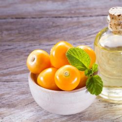 fruit-uchuva-uvilla-aguaymanto-table-physalis-peruviana_680303-2400